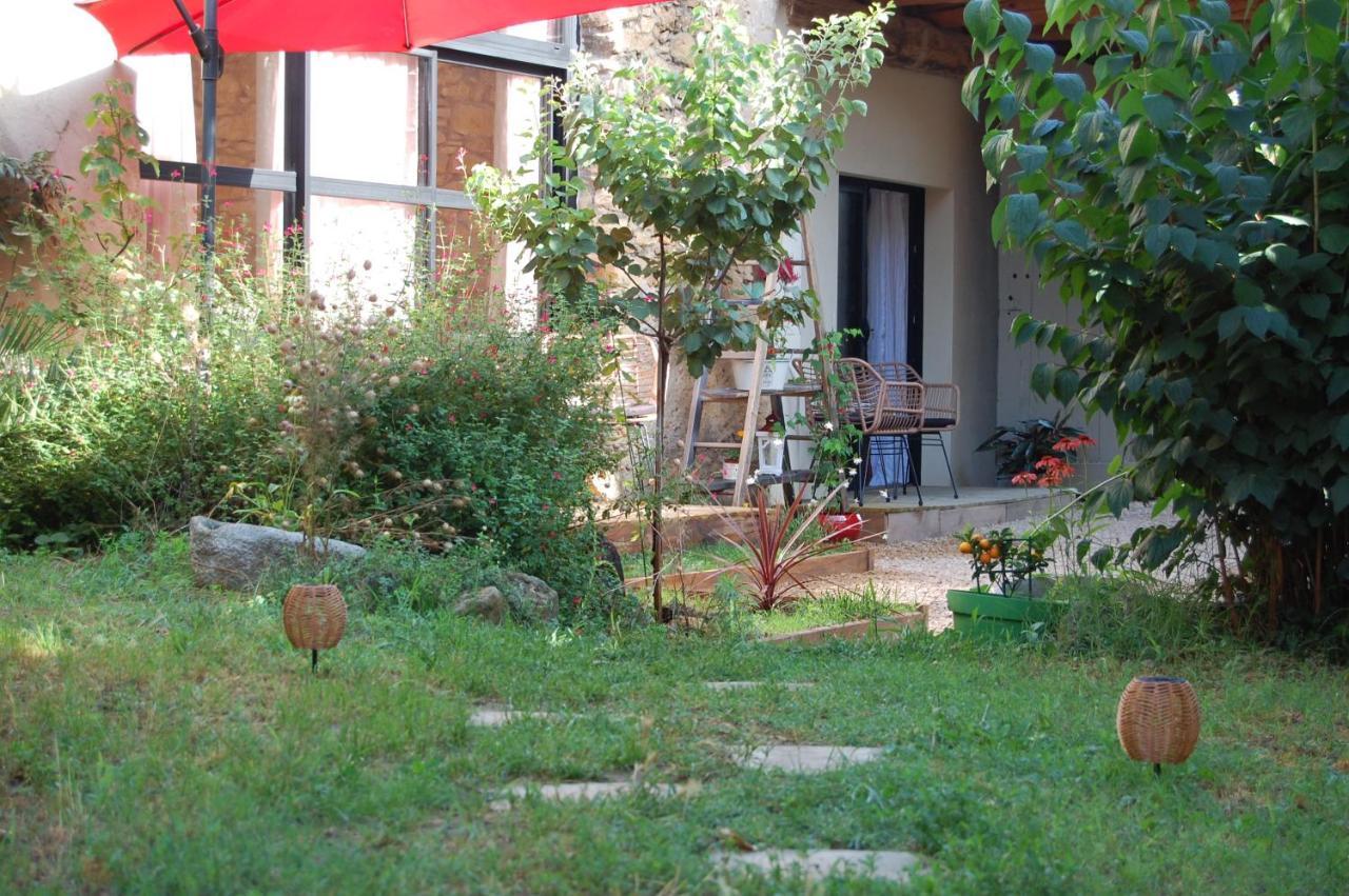 La Bucolique, Chambres Et Jardin D'Hotes Sabran Exterior photo