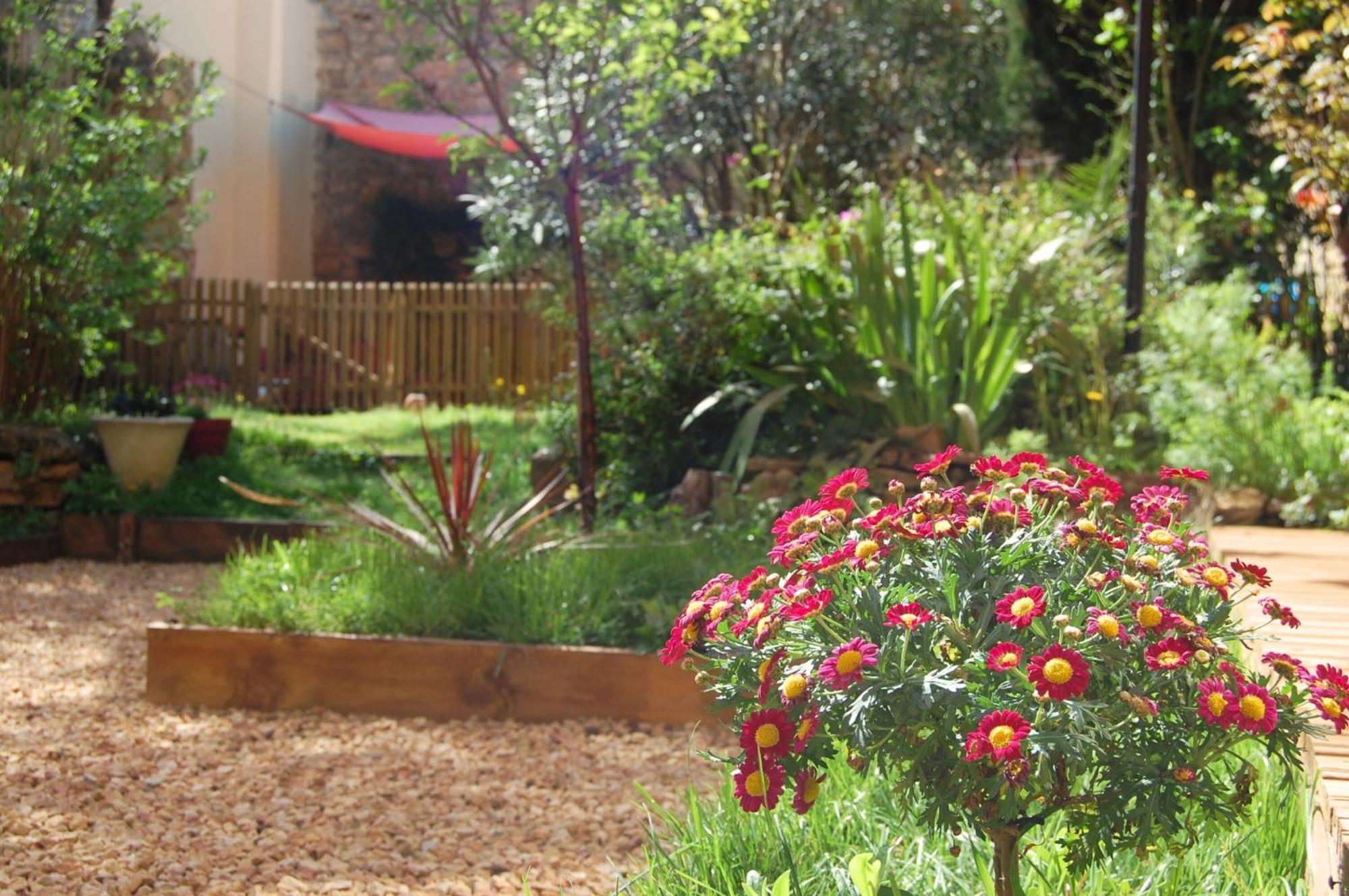 La Bucolique, Chambres Et Jardin D'Hotes Sabran Exterior photo