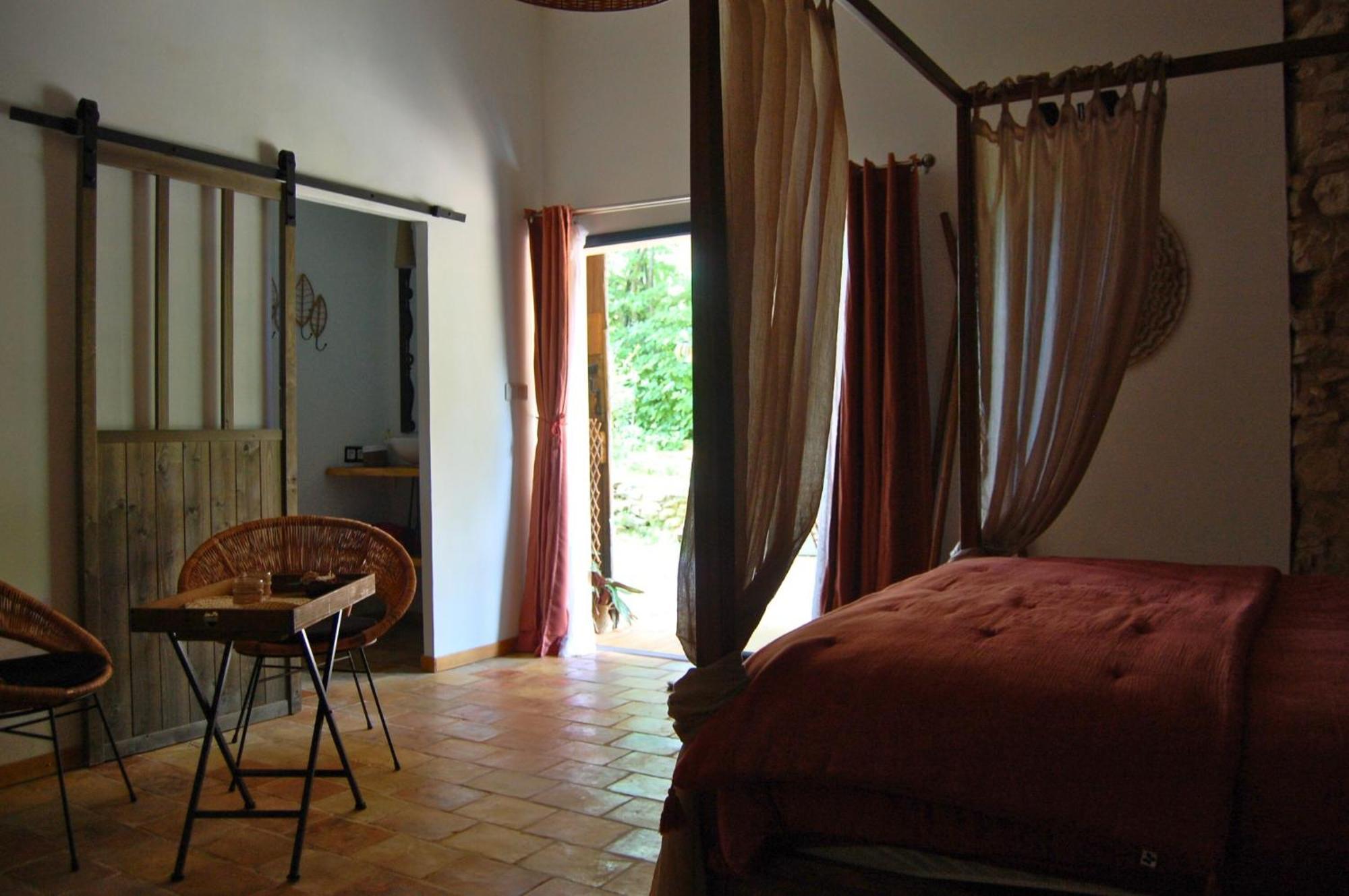 La Bucolique, Chambres Et Jardin D'Hotes Sabran Exterior photo